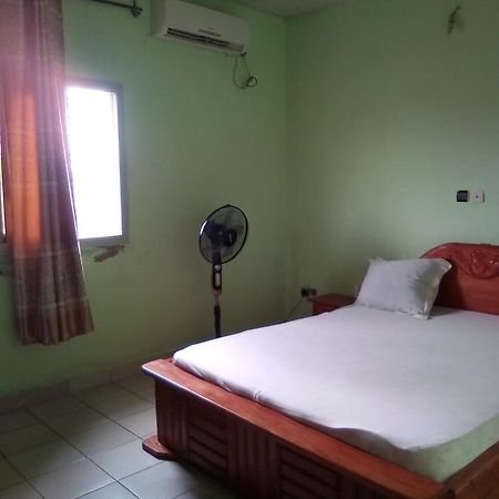 Hotel Kdv Bonaberi Exterior foto
