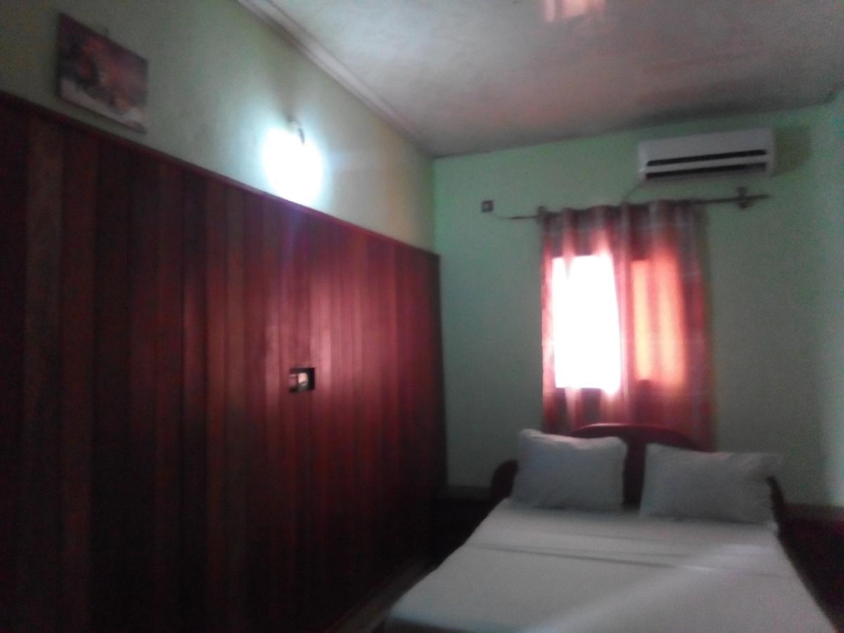 Hotel Kdv Bonaberi Exterior foto