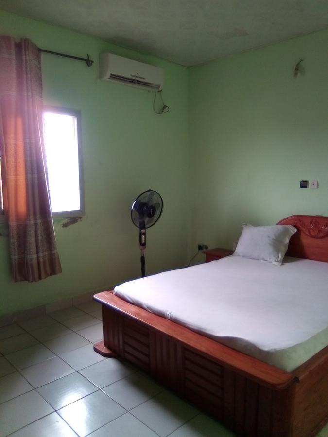 Hotel Kdv Bonaberi Exterior foto